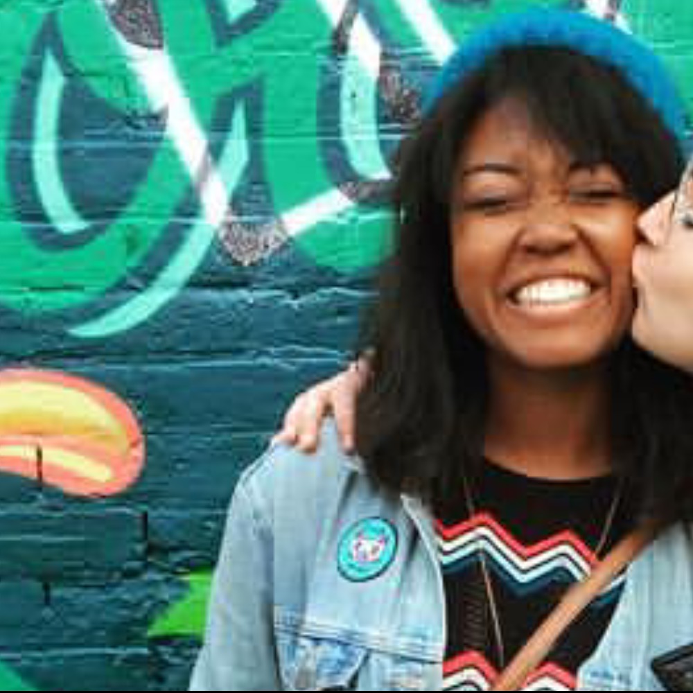 Meet your Posher, Simone